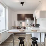 Apartment - Deux Pieces Equipe La Madeleine (Nord)